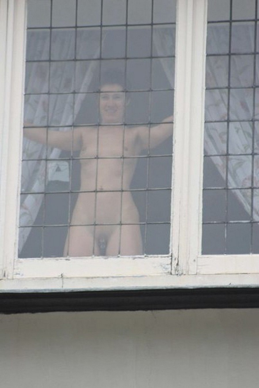 голые мужчины в окне напротив фото 82