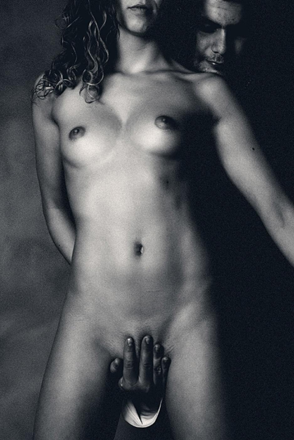 La fille se cache ero