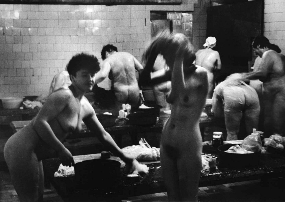 Filles nues dans le sauna fille