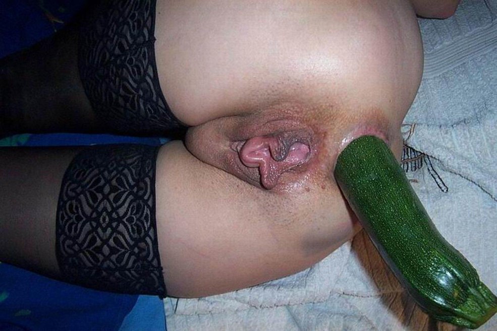 Grands objets dans la chatte
