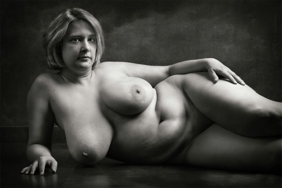 Eric Lauren plus Saiz nue