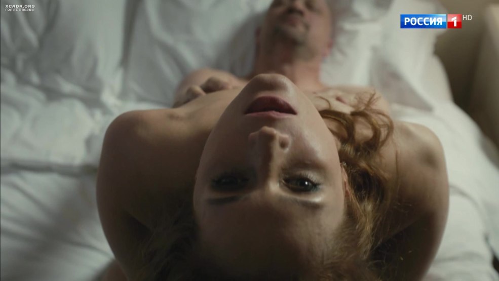 Victoria Tolstoganova nue