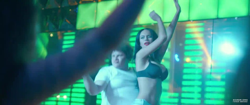 Yana koshkina nue dans le cinéma