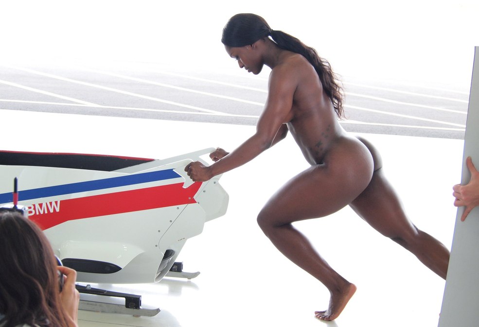 Serena Williams nue dans des bas