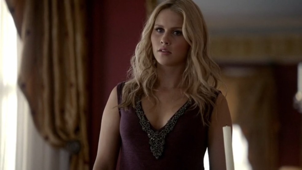 Claire Holt est chaude