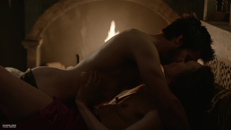 Carolina Hoirra Toples