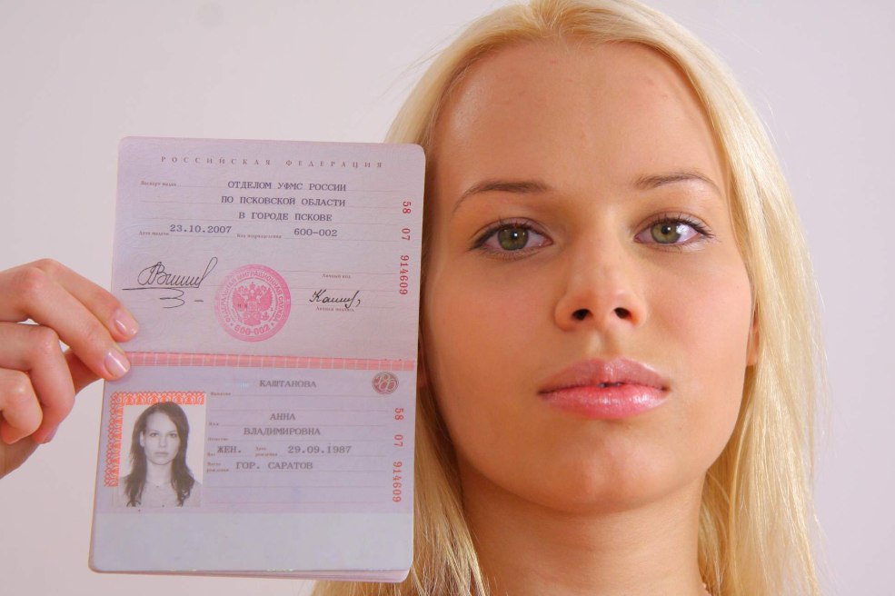 Modèle teencoreclub avec passeport