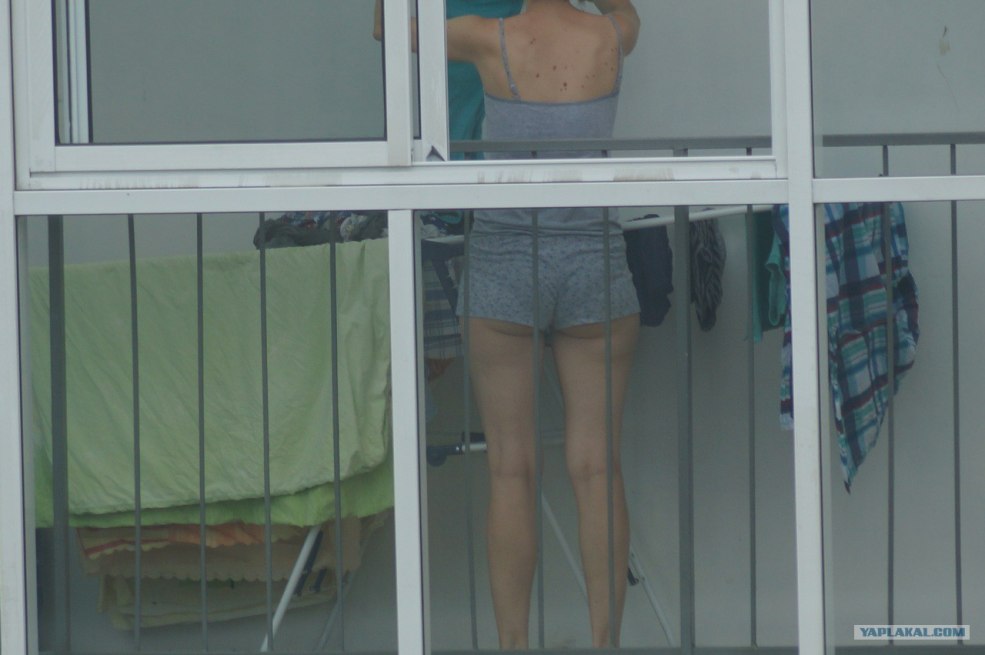 Espionné sur un voisin par la fenêtre