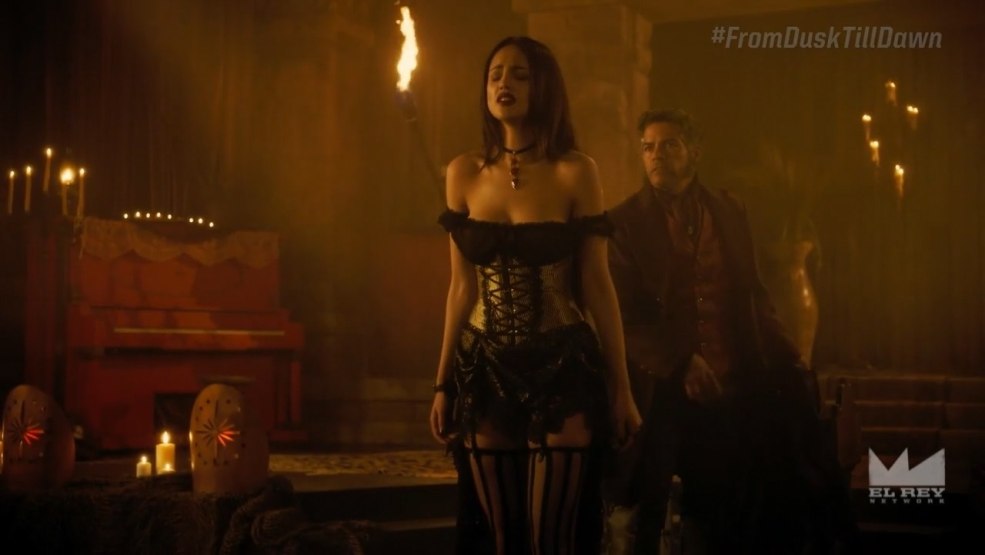 Ace Gonzalez Lit Scènes dans le film