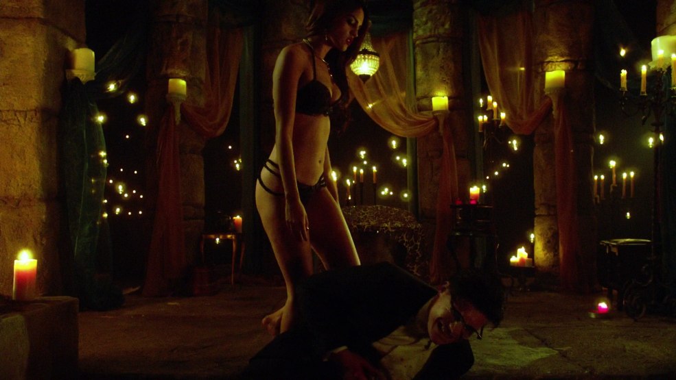 Adriana Ugars seins nus