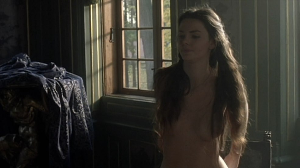 Elizabeth Nilova nue