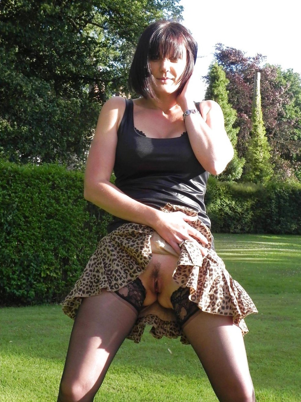 Femmes vieillies sans culotte