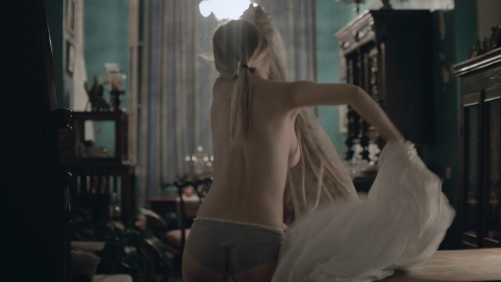 Anna Tsukanova-kott nue
