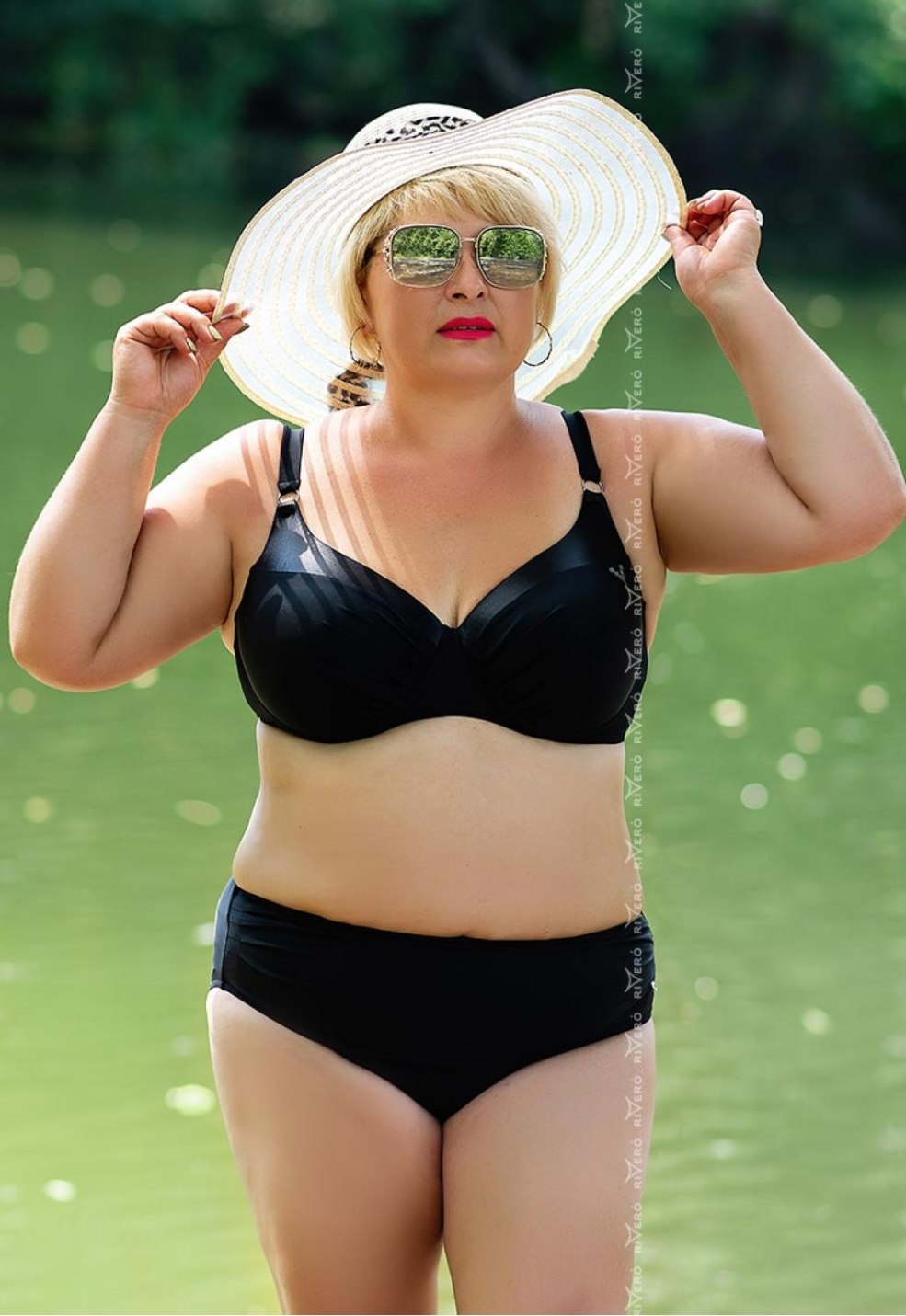 Galina Polon dans un maillot de bain