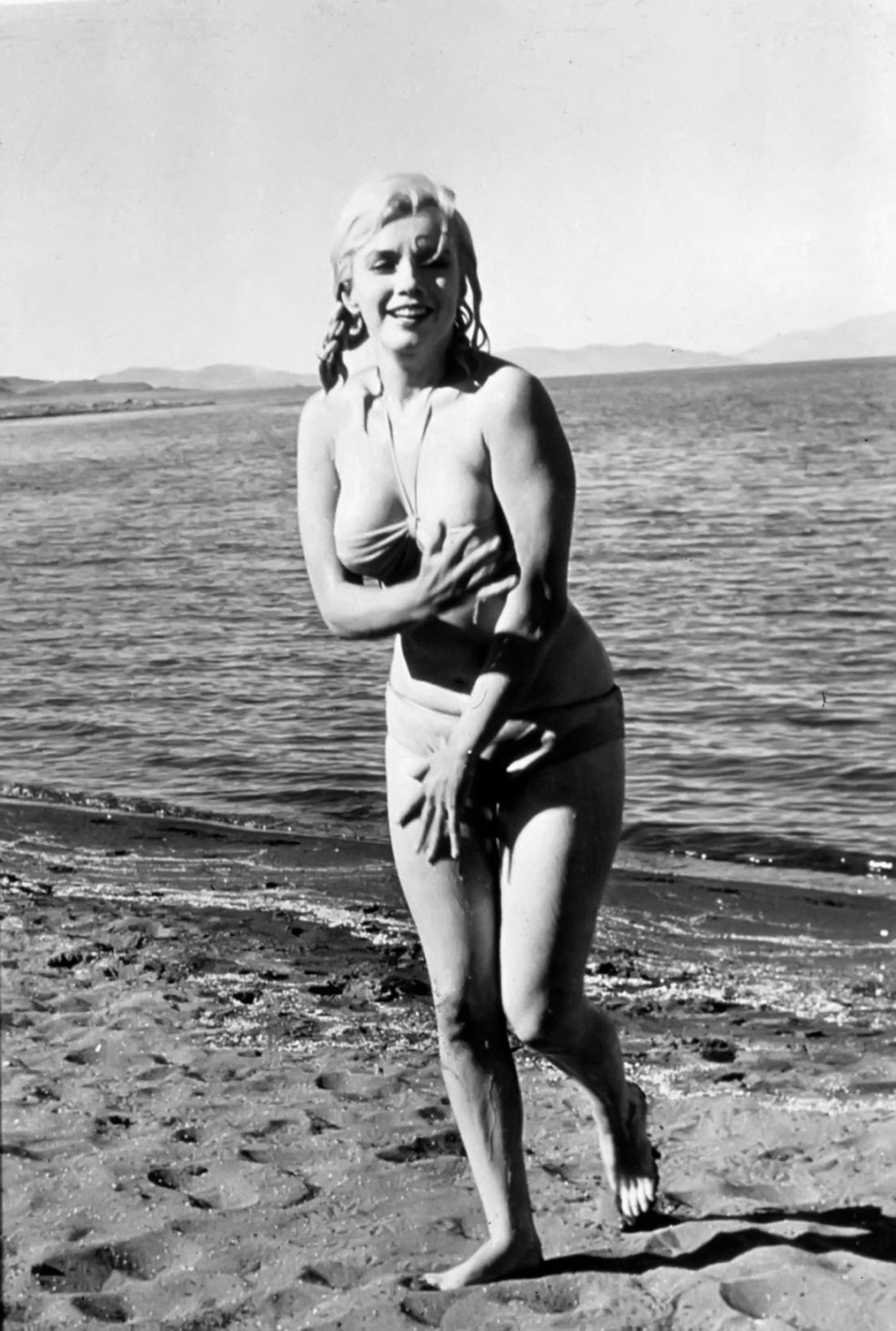 Marilyn Monroe dans sa jeunesse en maillot de bain