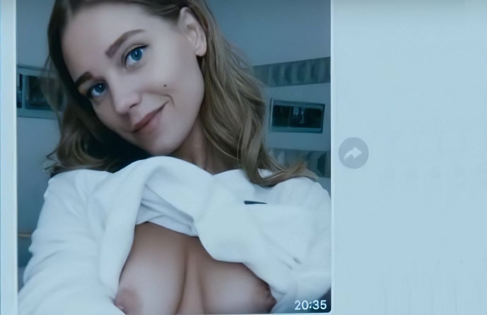 Christina Asmus nue dans le film