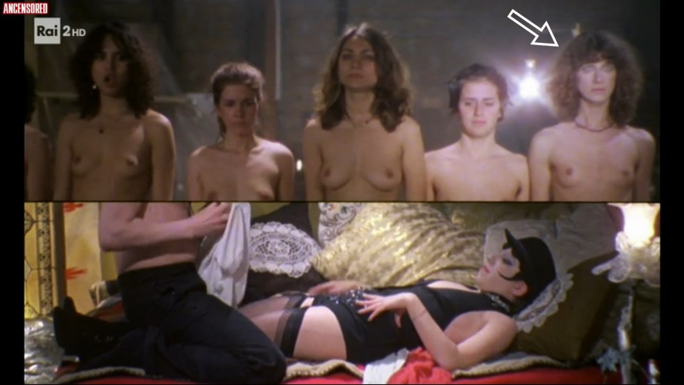 Donatella Finnicaro est nu