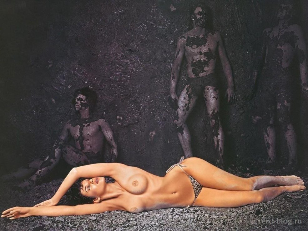 Critique d'art de fille nue