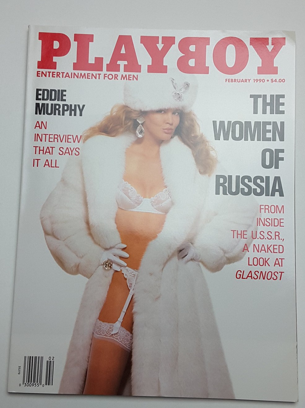 Natalia Nekoda pieds nus