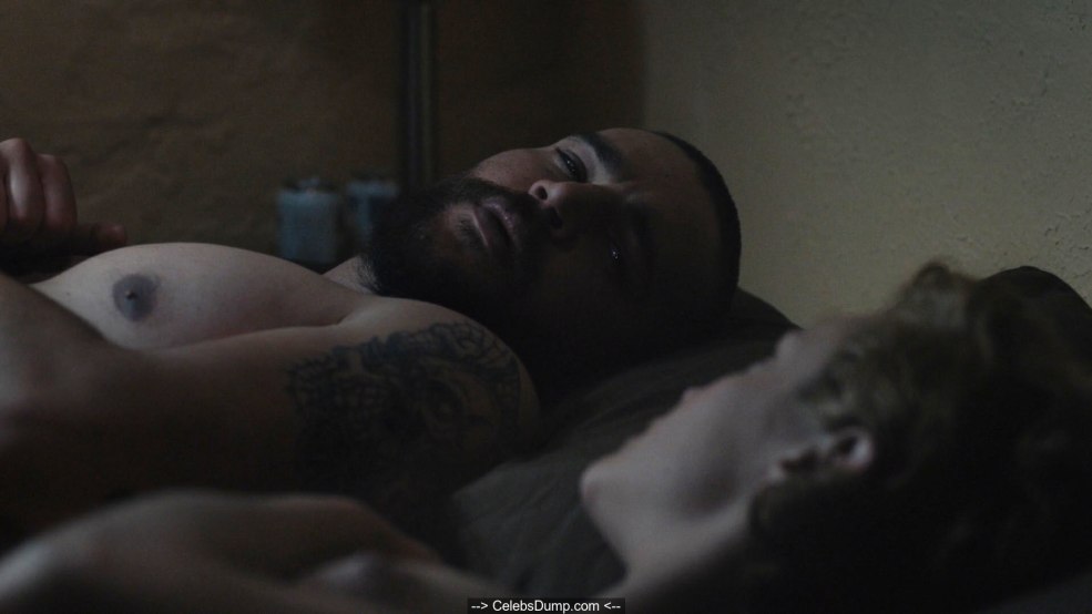 Olivia Cook nue dans des films