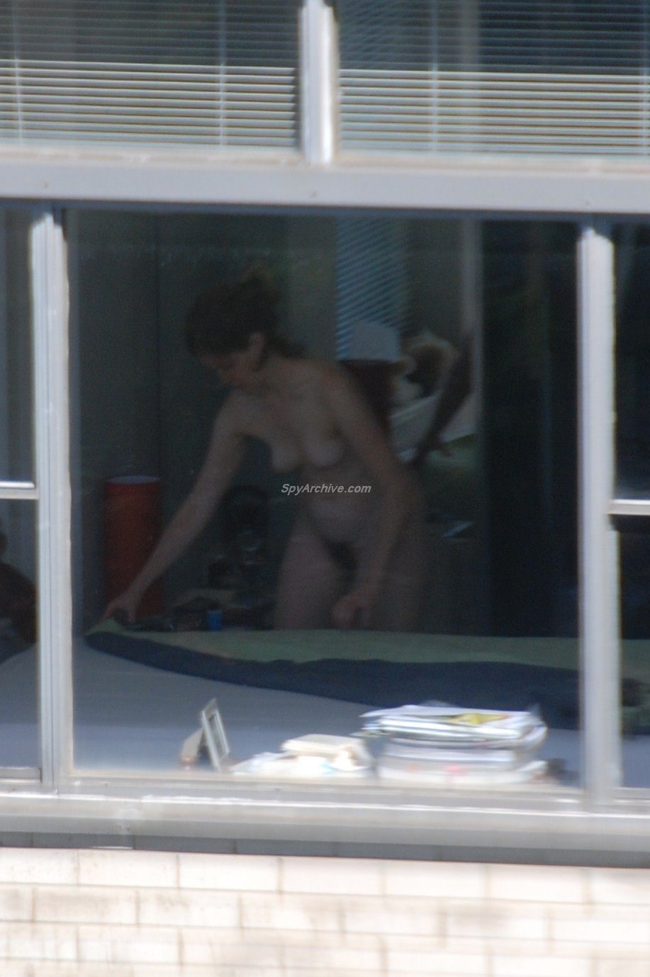 Lumière nue sur le balcon