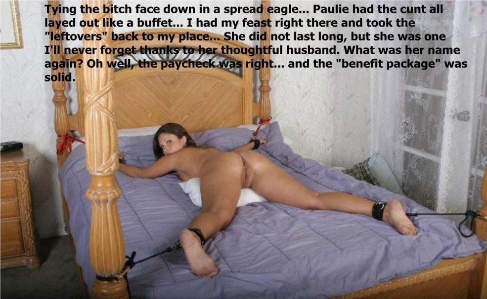 Femmes nues attachées au lit