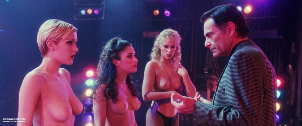 Elizabeth Berkeley nue