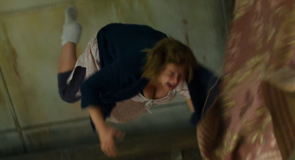 Irina Pegova dans une maxime de maillot de bain