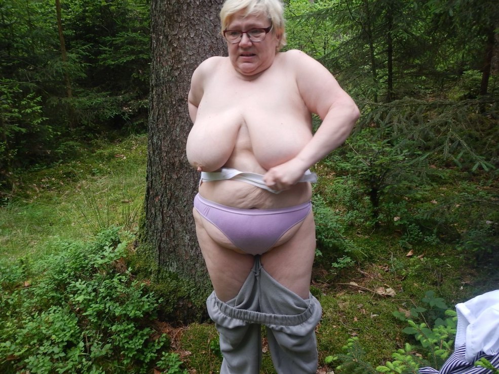 Gras nue vieilles femmes