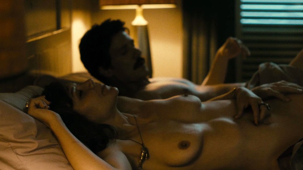 Maggie nue Gillenhaal dans le Deuce