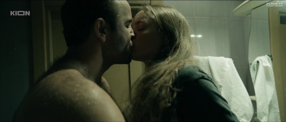 Anna Kuduaturova est nue