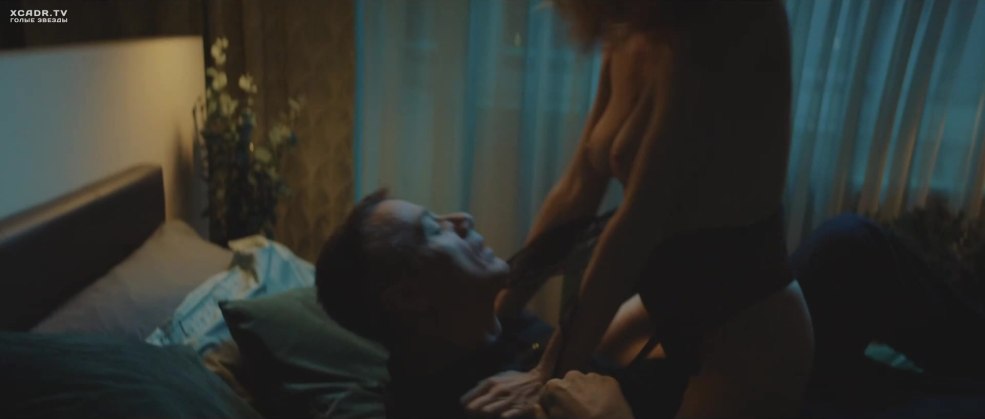 Aime tolkalina nue dans les films