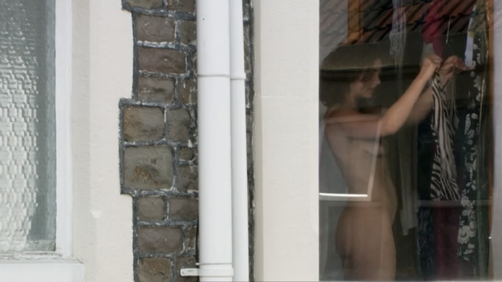 La fille a sucé le balcon