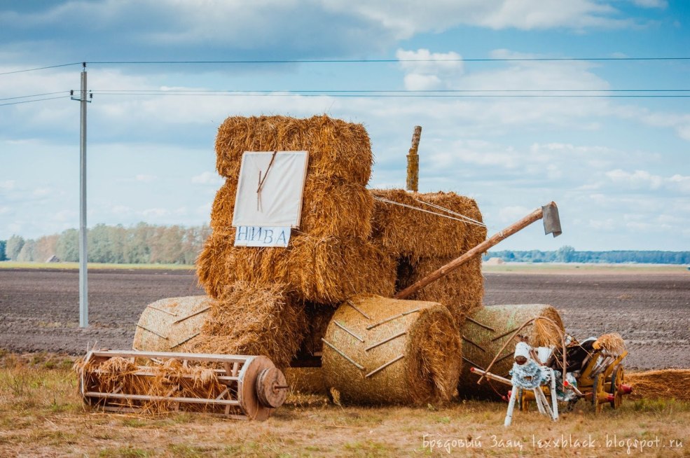 Baise sur le canapé du village pendant 24