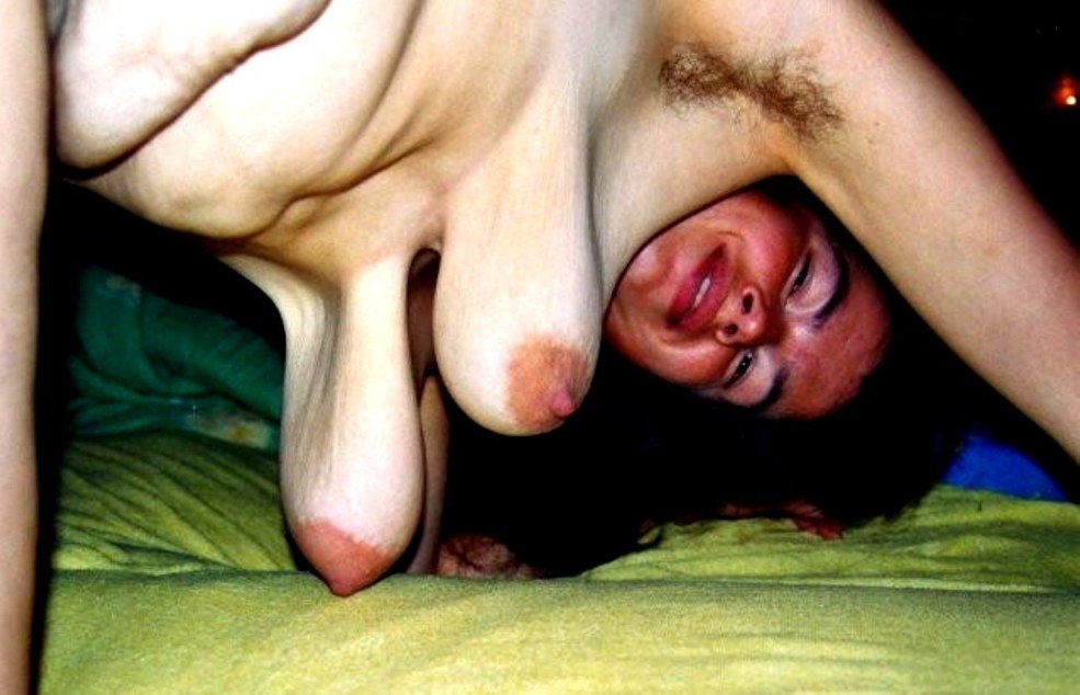 Seins suspendus effrayants