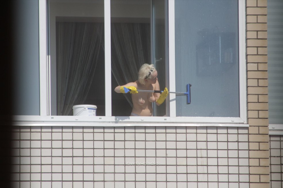 Femmes nues Naked Women dans la fenêtre