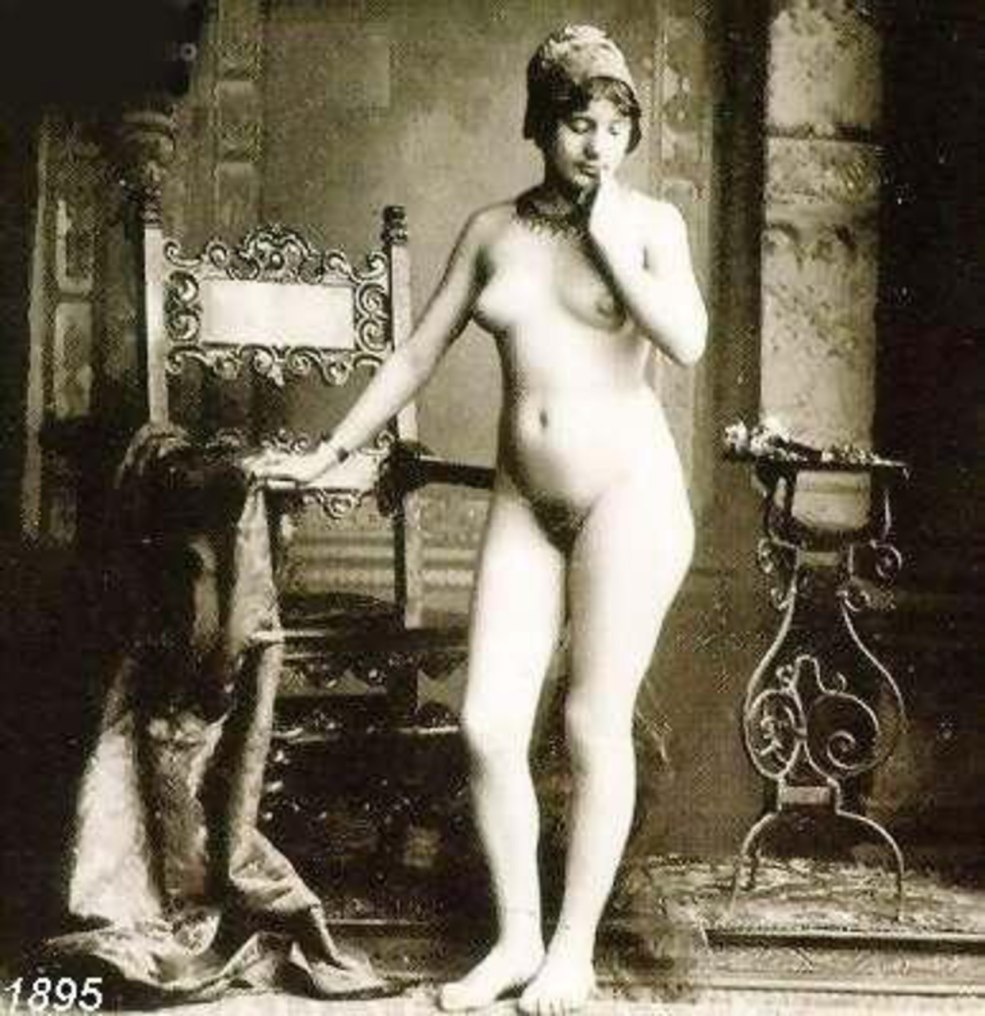 Rétro dans les chaussettes nues