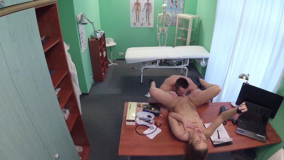 Caméra cachée de massage érotique