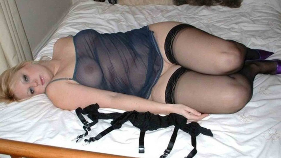 Femmes épaisses nues dans les bas