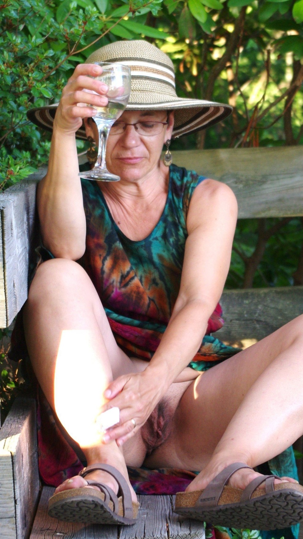 Femmes âgées nues dans le bain de bain