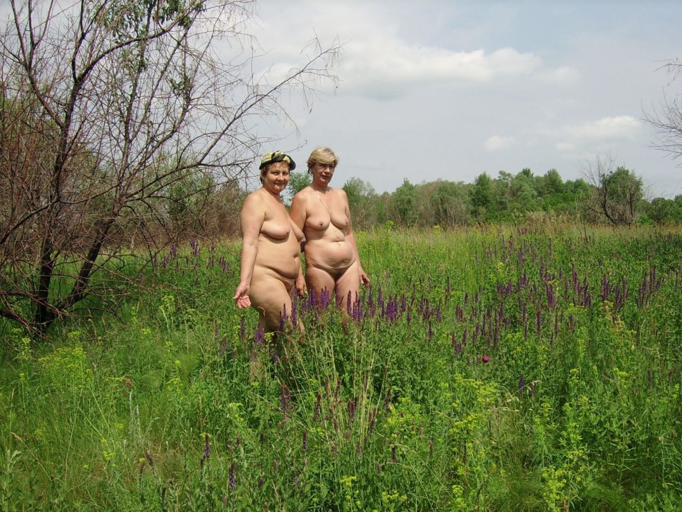 Filles nudistes de nature