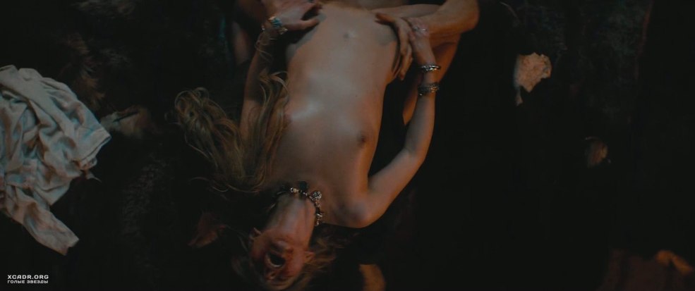 Alexandra Kolkunov est nue