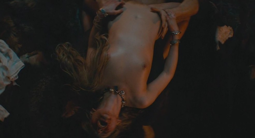 Angelica nevolina nue dans le cinéma