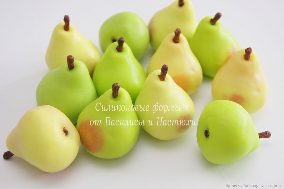 Femmes nues avec d'énormes seins