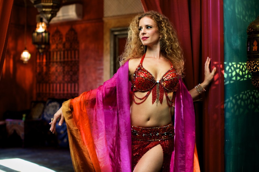 Danseurs nus de l'abdomen