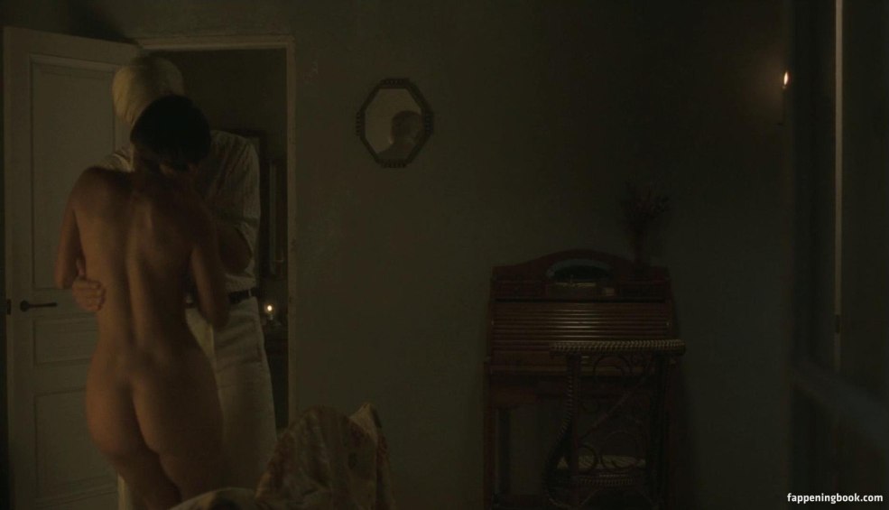 Karina Andolenko Scène nue