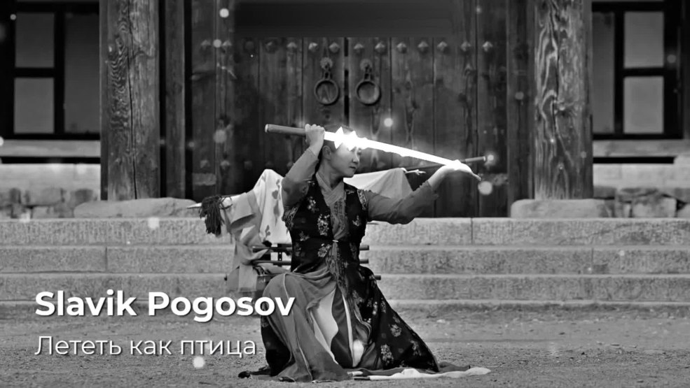 Fille dans des lunettes néon