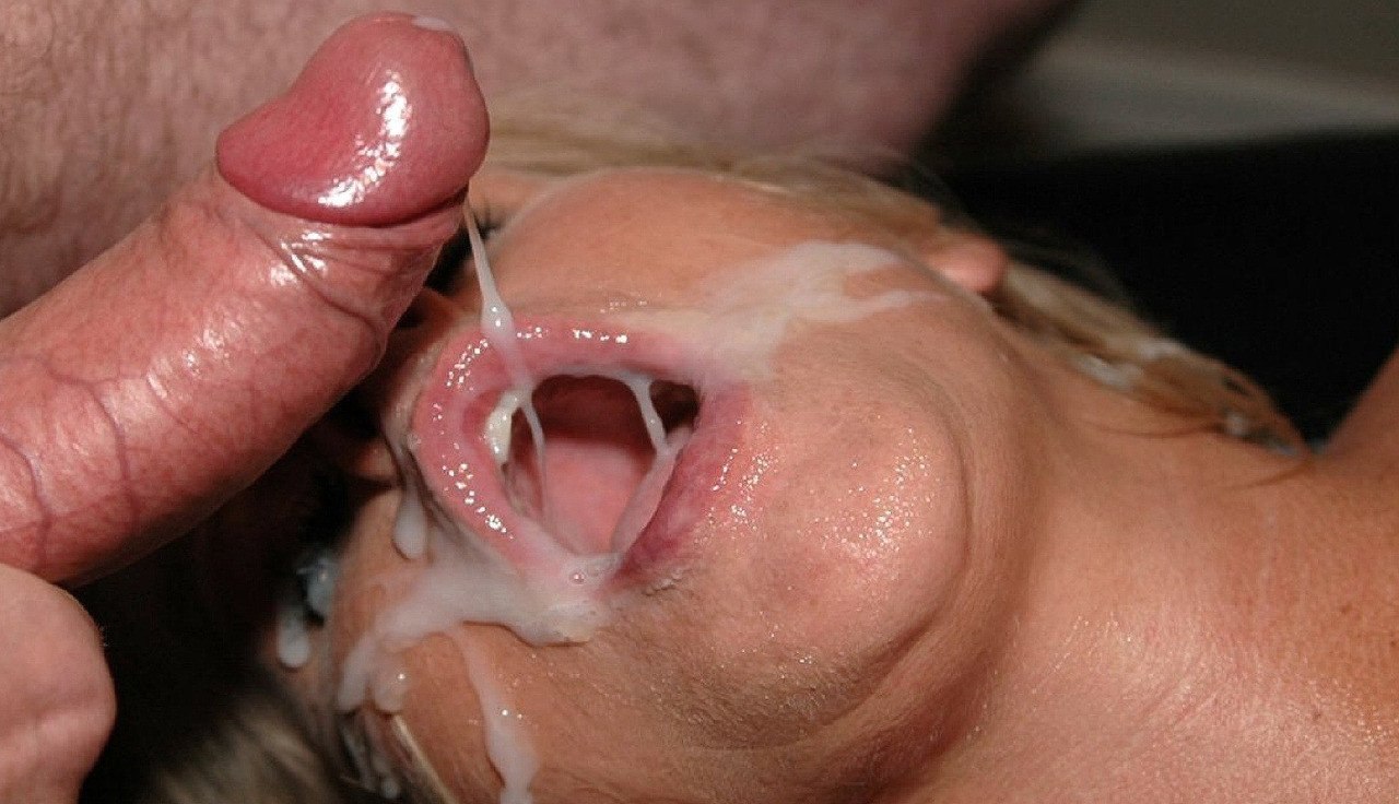 Sperme dans la bouche image image