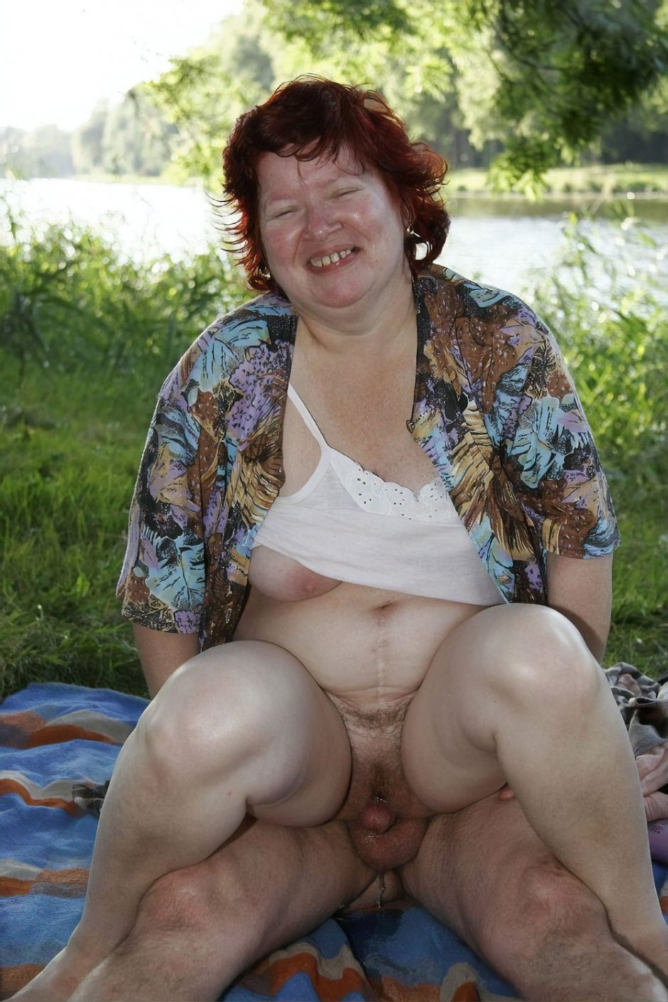 Grannies du village nu