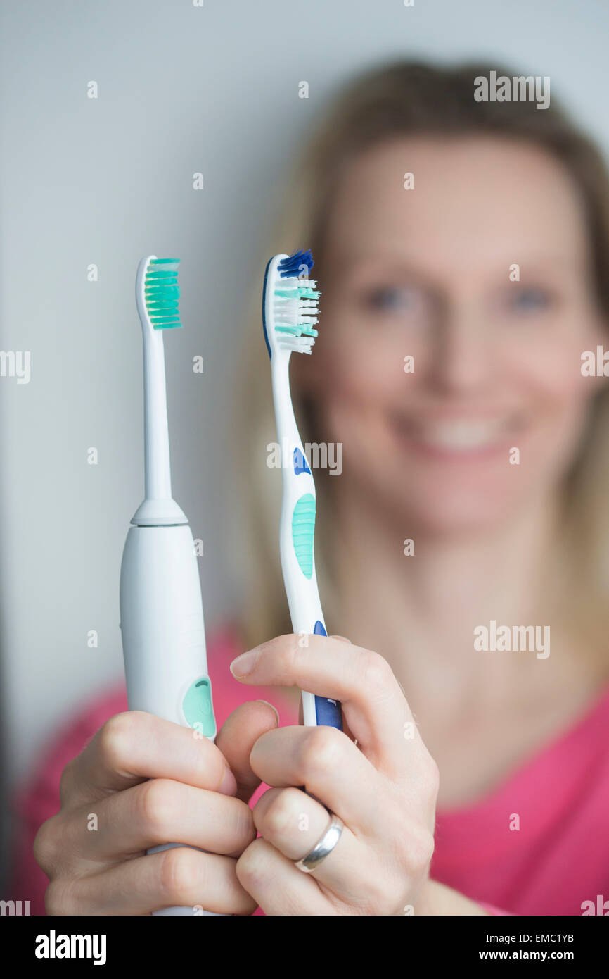 Masturbation avec une brosse à dents